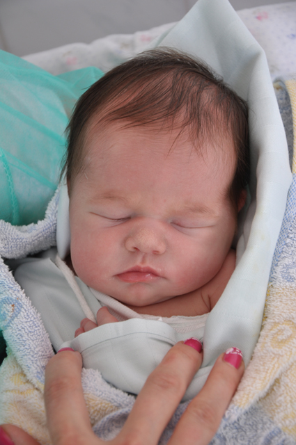 Julia Pytlik przyszła na świat 13 sierpnia 2012 roku, o godz. 13.16. Kiedy się urodziła, ważyła 3650 g, mierzyła 56 cm. Ta urocza dziewczynka to pierwsze ... - 2591
