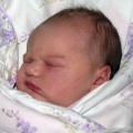 Magdalena Kdziora z Bolcina urodzia si 22 grudnia 2009 roku. Daa rado rodzicom Katarzynie i ukaszowi oraz 3-letniej siostrzyce Dominice. Waya 3800 g, mierzya 56 cm.